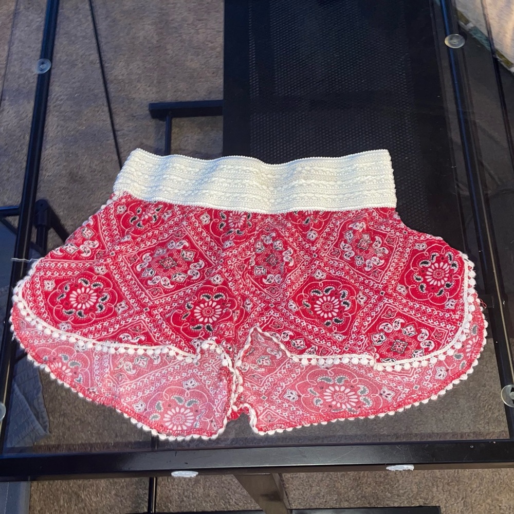 Red shorts, M, NOBO
